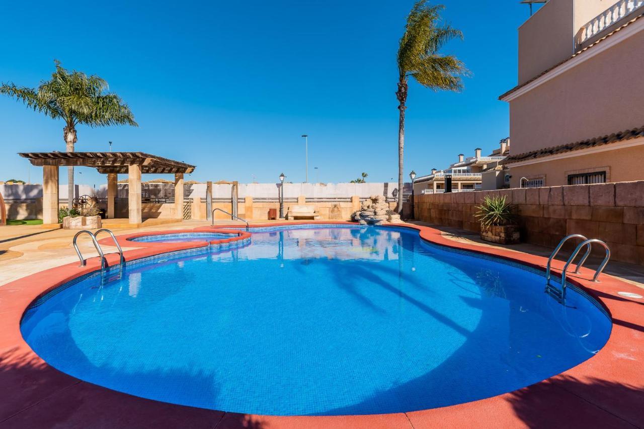 Bungalow La Zenia Cerca De La Playa Orihuela Bagian luar foto