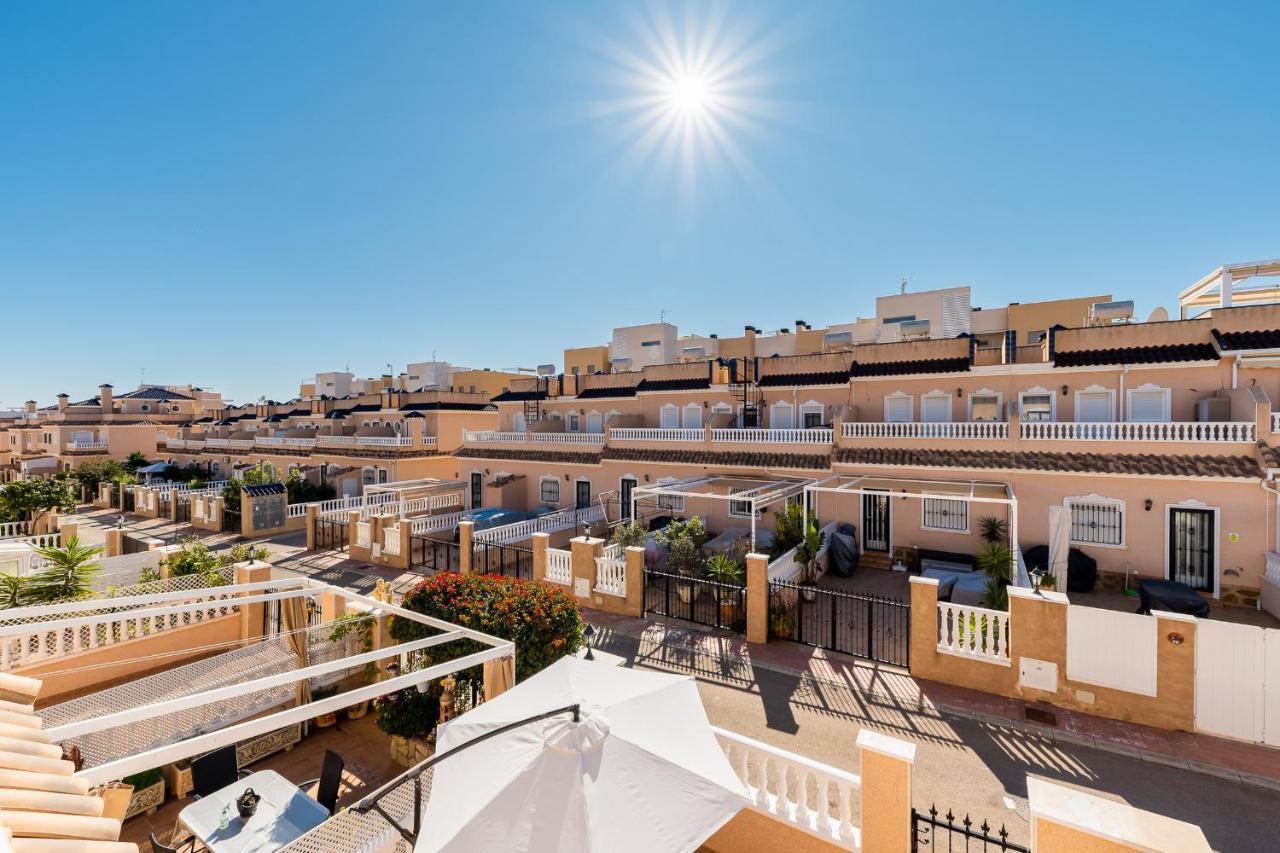Bungalow La Zenia Cerca De La Playa Orihuela Bagian luar foto